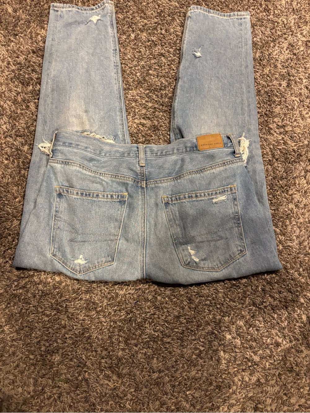 American Eagle Light Wash Distressed Women’s Jeans